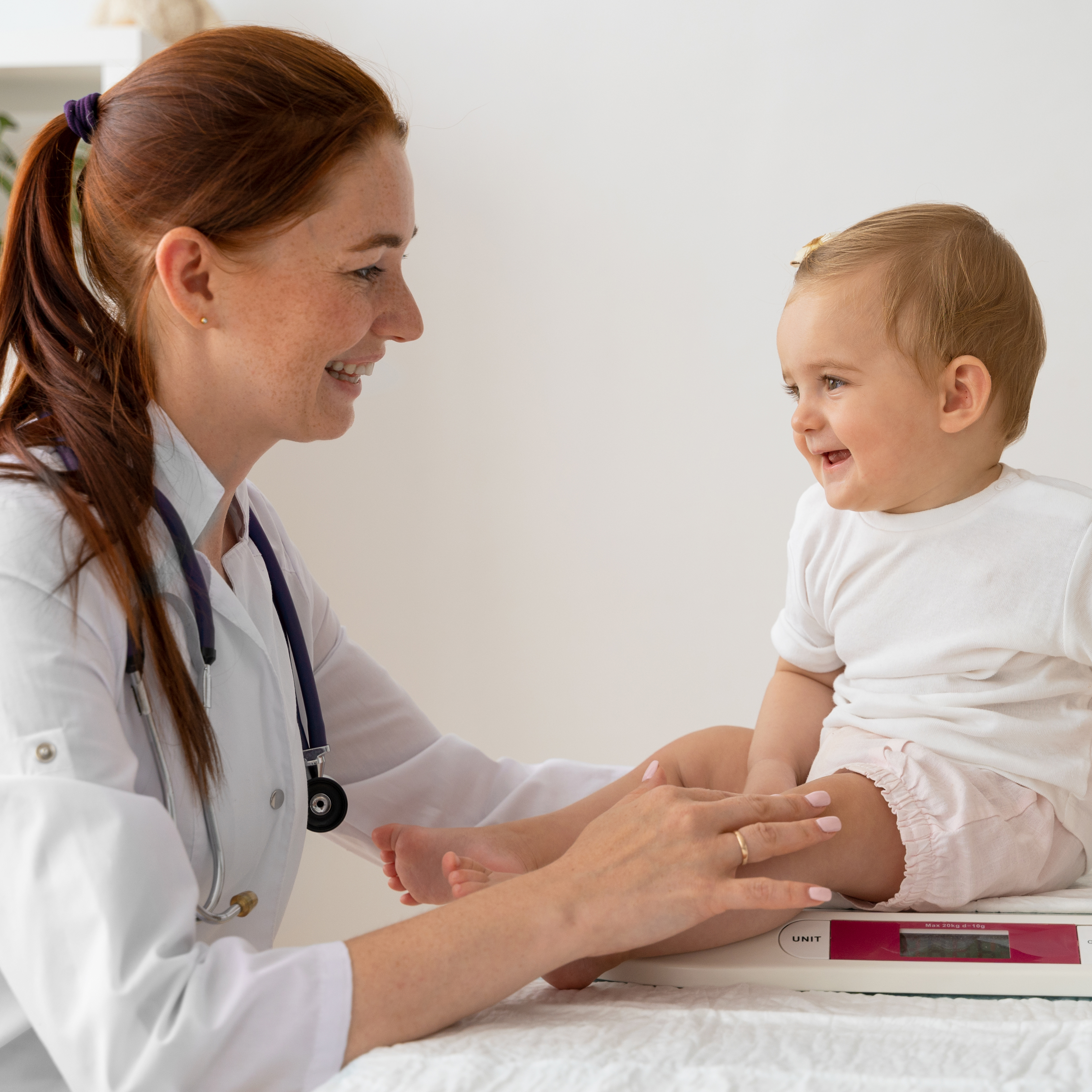 Pharmacien et bébé
